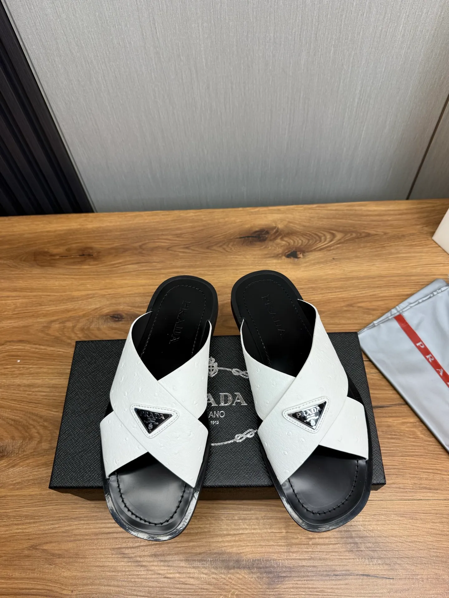 Factory price 340💰 ＰＲＡＤＡPrada - popular men's slippers hot sale 🔥 🩴Official website one to one production 38-45 sizes 45 46 🉑️Customized!